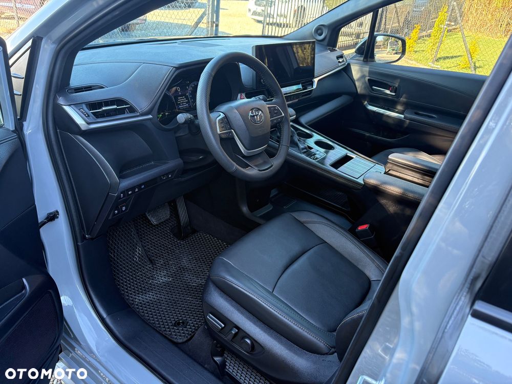 Toyota Sienna - 17