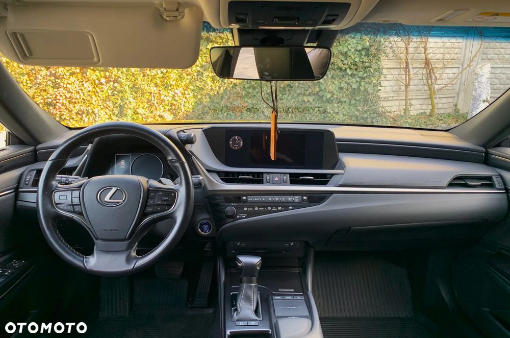 Lexus ES 300h Business Edition - 14