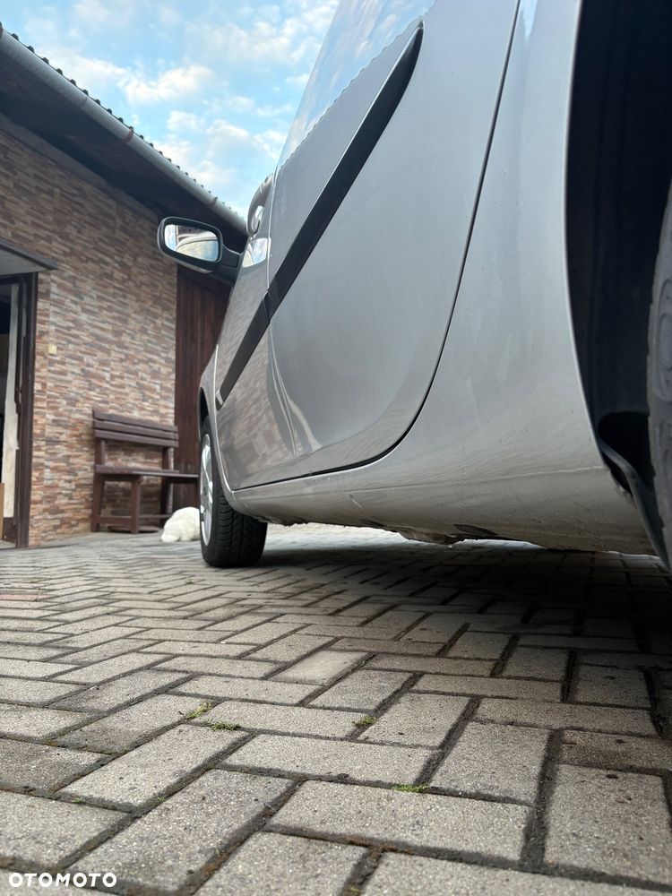 Renault Clio 1.2 16V Emotion - 8