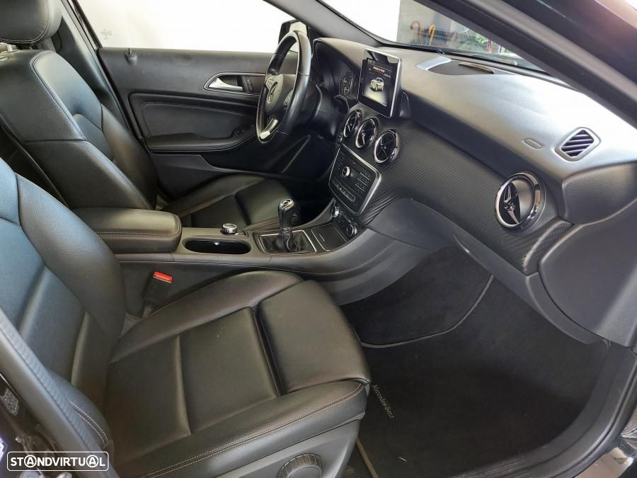 Mercedes-Benz GLA 180 Urban - 34