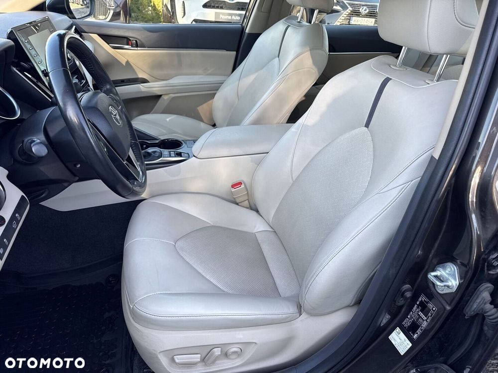 Toyota Camry 2.5 Hybrid Comfort CVT - 11