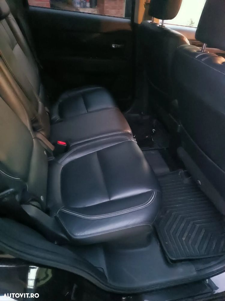 Mitsubishi Outlander - 9