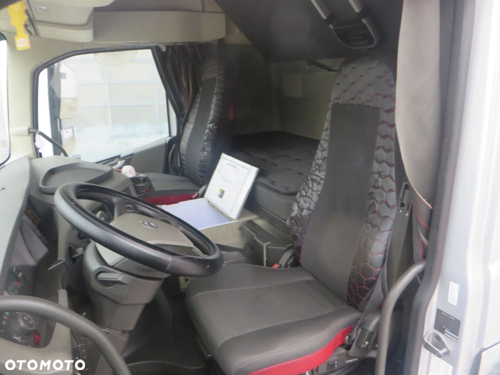 Volvo FH460 Globetrotter 4x2 - 9