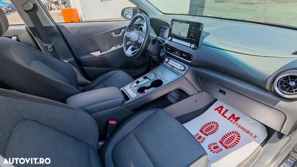 Hyundai KONA - 7