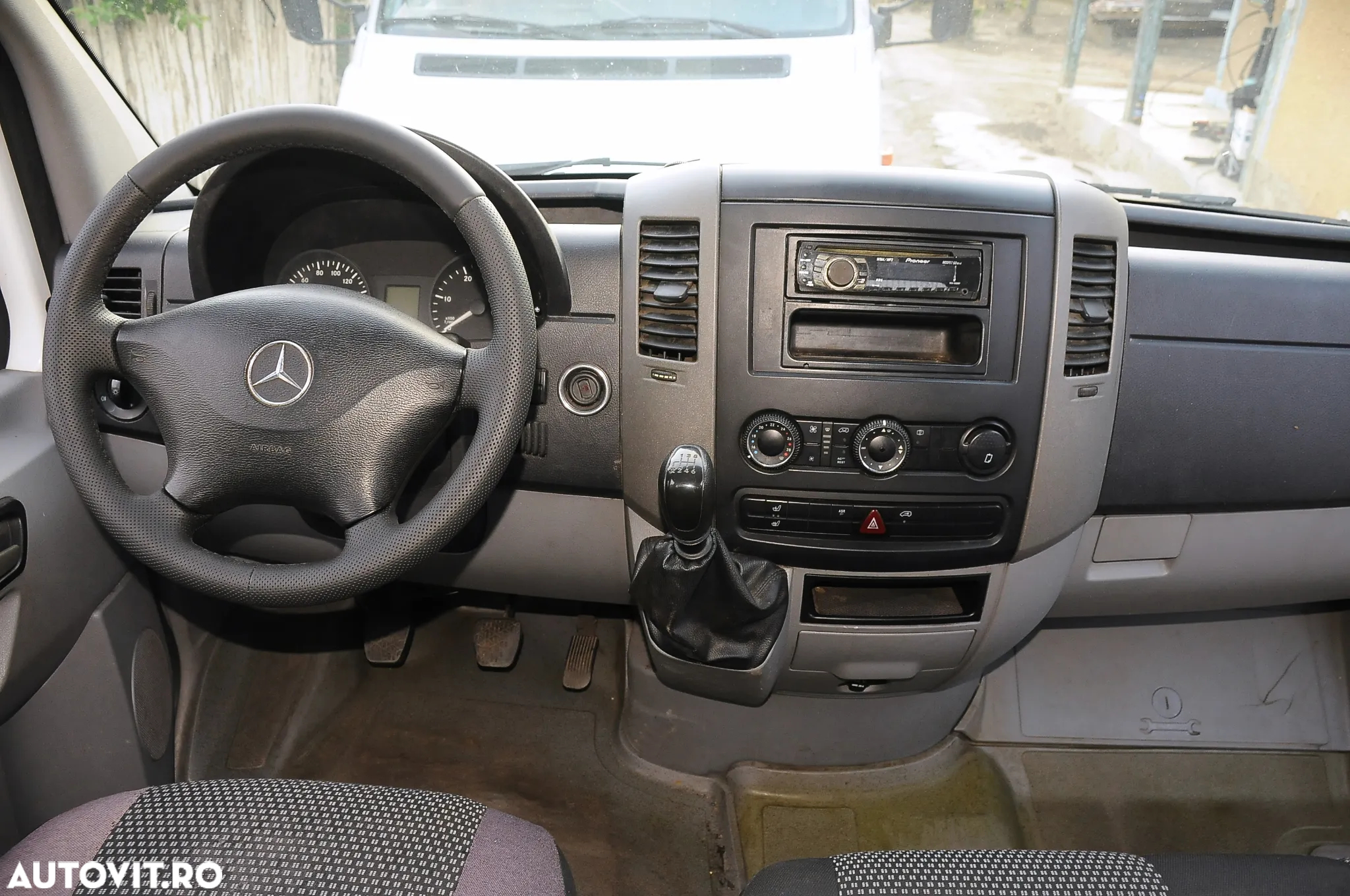 Mercedes-Benz Sprinter - 5
