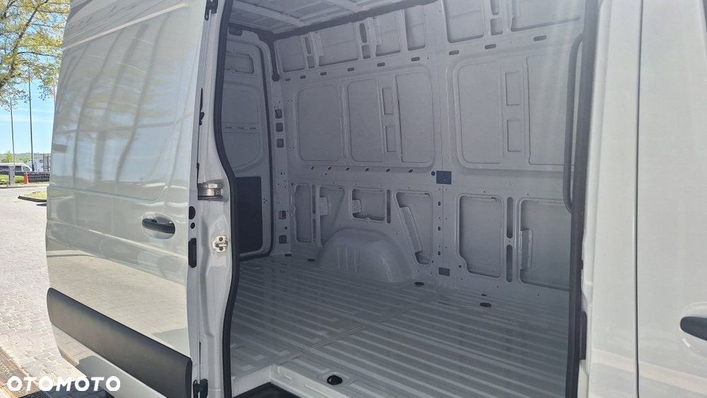 Mercedes-Benz Sprinter - 6