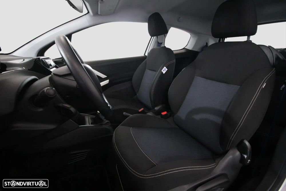 Peugeot 208 - 8