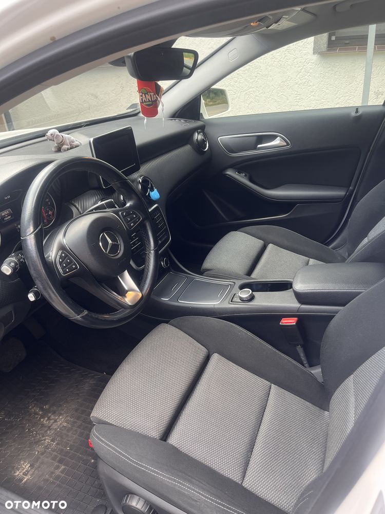 Mercedes-Benz GLA - 8