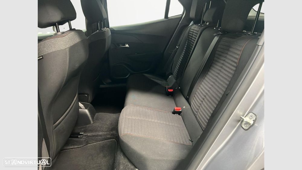 Peugeot 2008 1.2 PureTech Active Pack — fotografia 17
