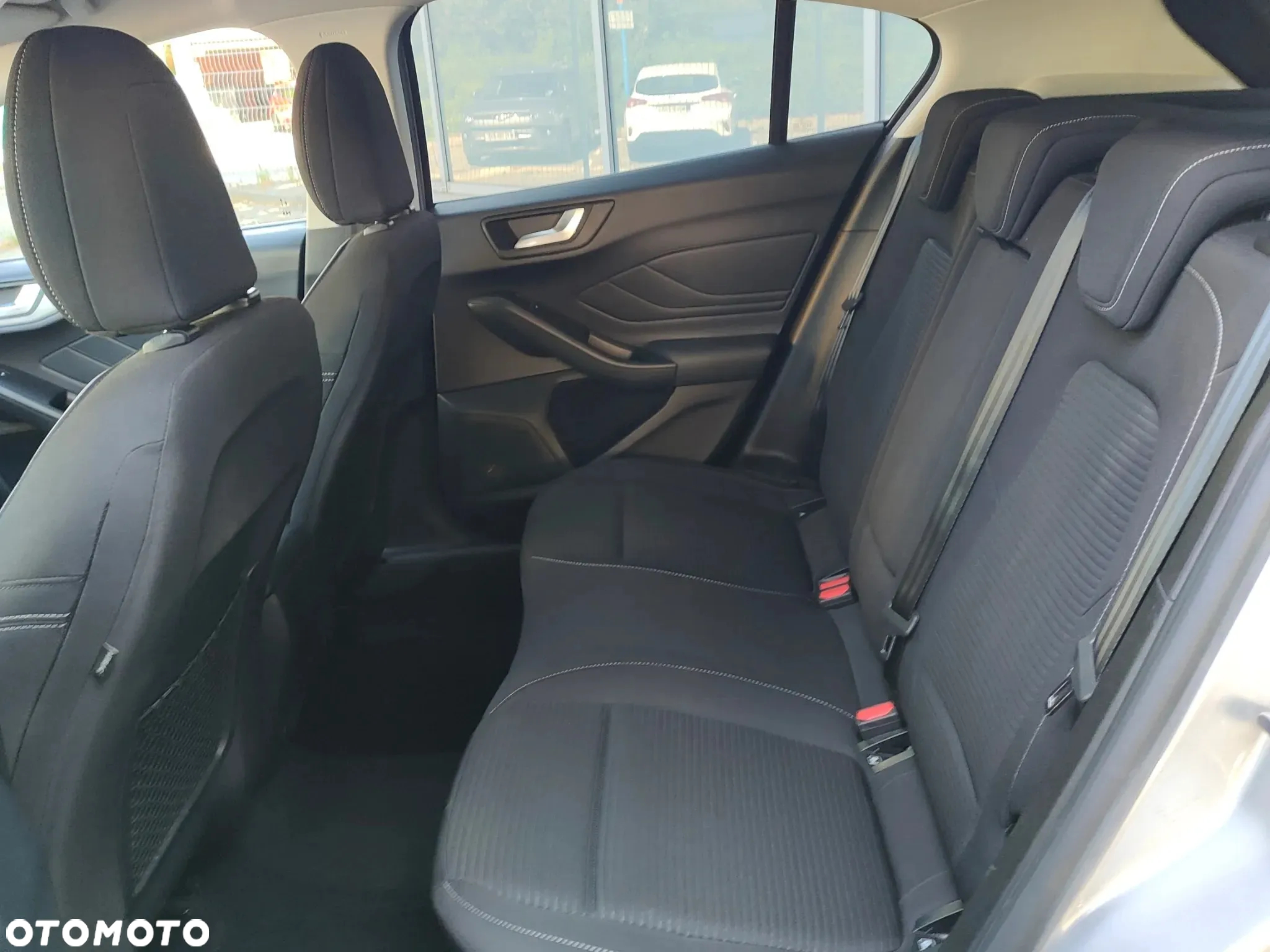 Ford Focus 1.0 EcoBoost Hybrid TITANIUM - 10