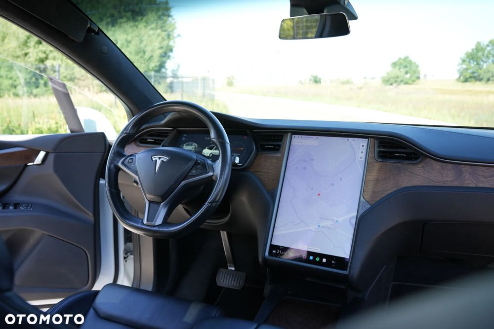 Tesla Model X - 13