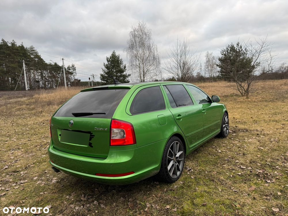 Skoda Octavia Combi 2.0 TDI DPF RS - 8