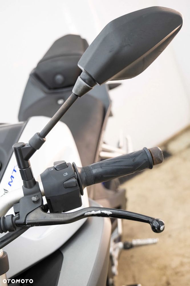 Yamaha MT - 27