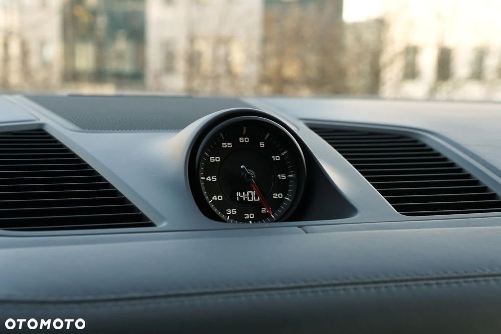 Porsche Cayenne Standard - 24