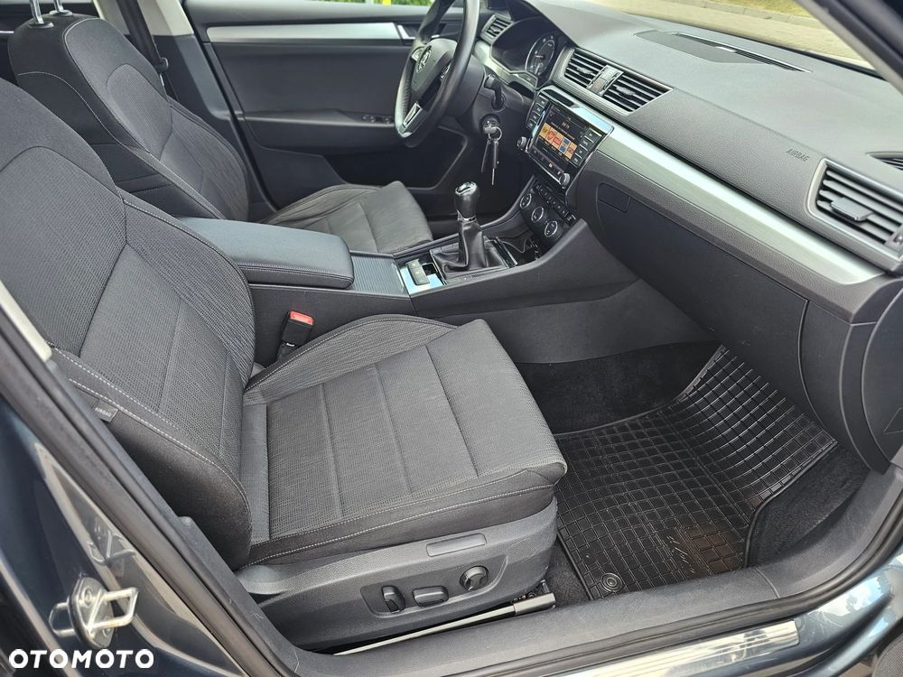 Skoda Superb 2.0 TDI Premium Edition - 14