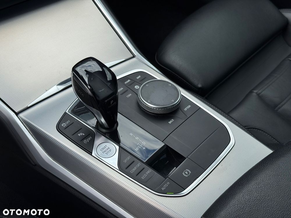 BMW Seria 3 320d M Sport - 14