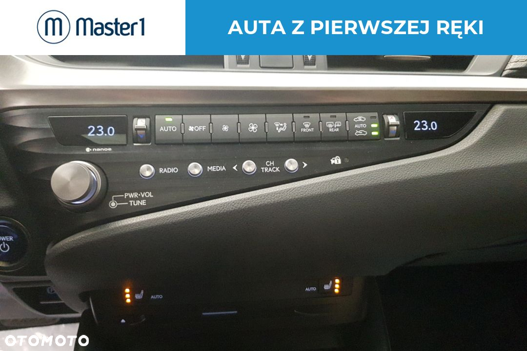 Lexus ES 300h Business Edition - 17