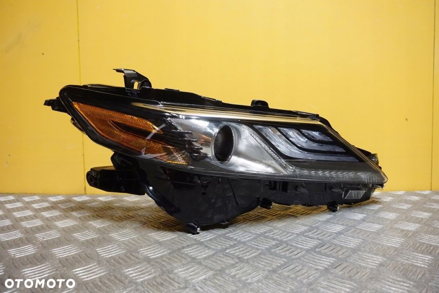 TOYOTA CAMRY 2018- REFLEKTOR LAMPA FULL LED CIEMNY CHROM PRAWA USA