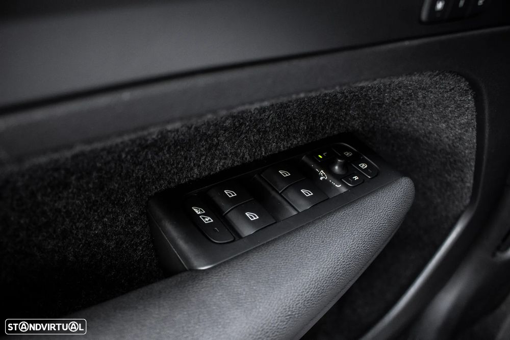 Volvo XC 40 1.5 T5 PHEV Plus Bright - 18