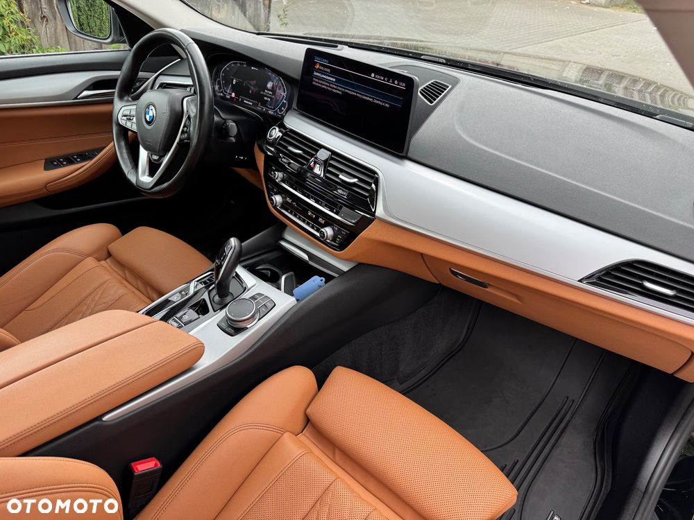 BMW Seria 5 520e M Sport sport - 19