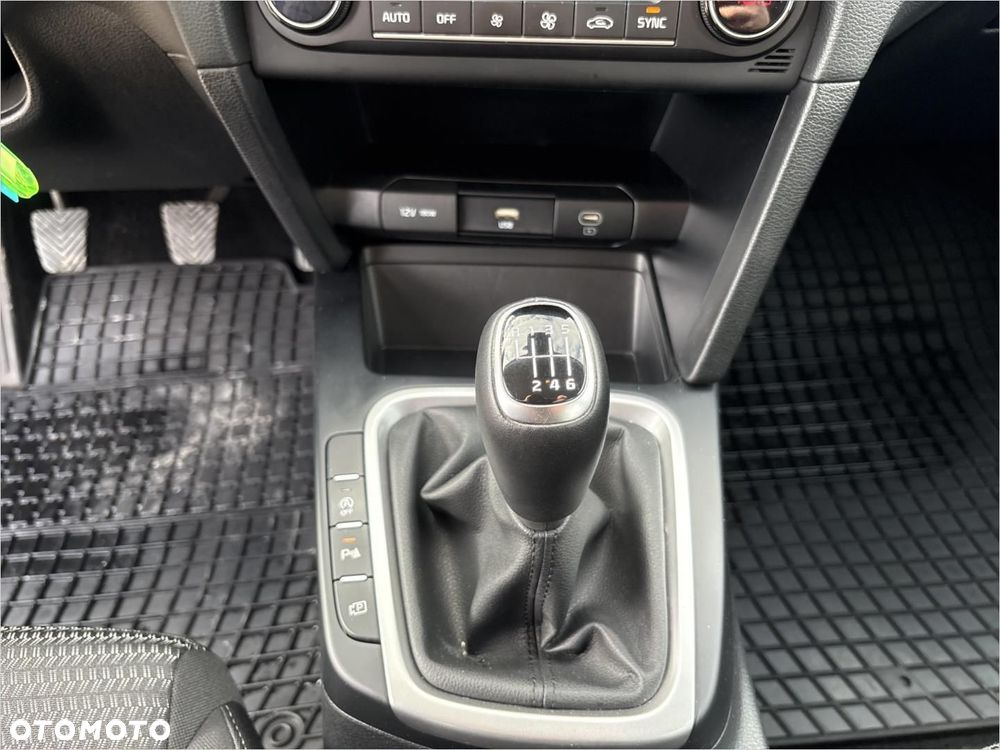 Kia Ceed 1.5 T-GDI M - 16