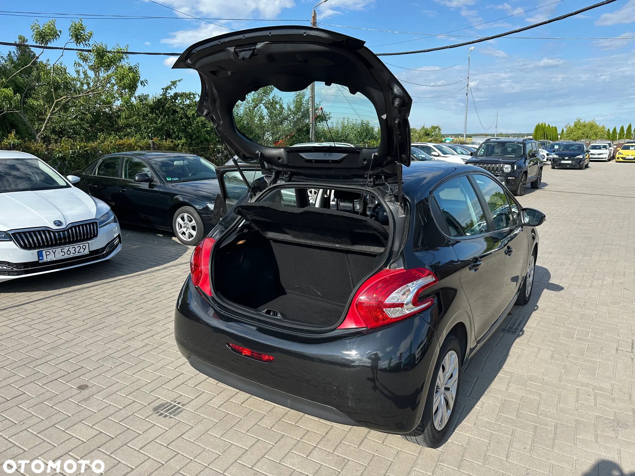 Peugeot 208 - 24