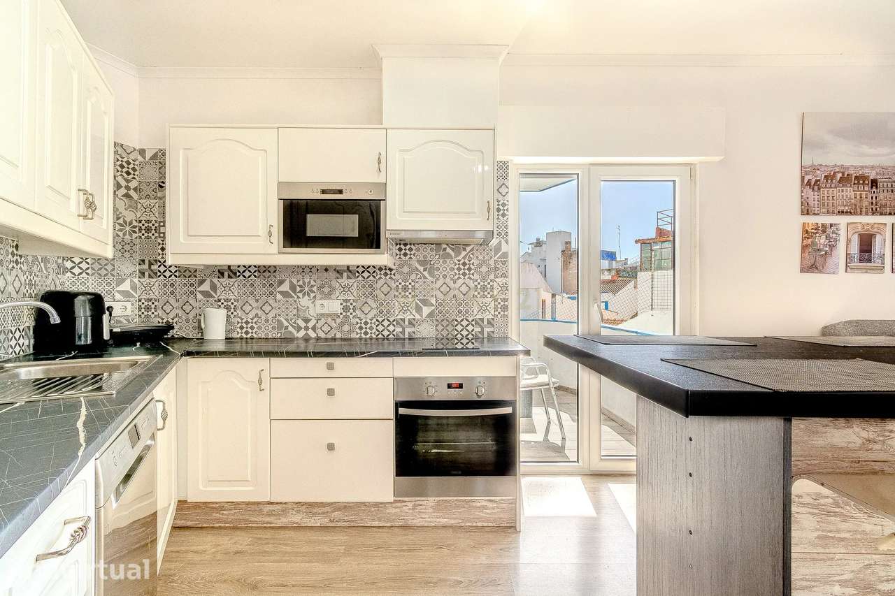 Apartamento T2 remodelado na zona Ribeirinha de Portimão - Grande imagem: 3/29