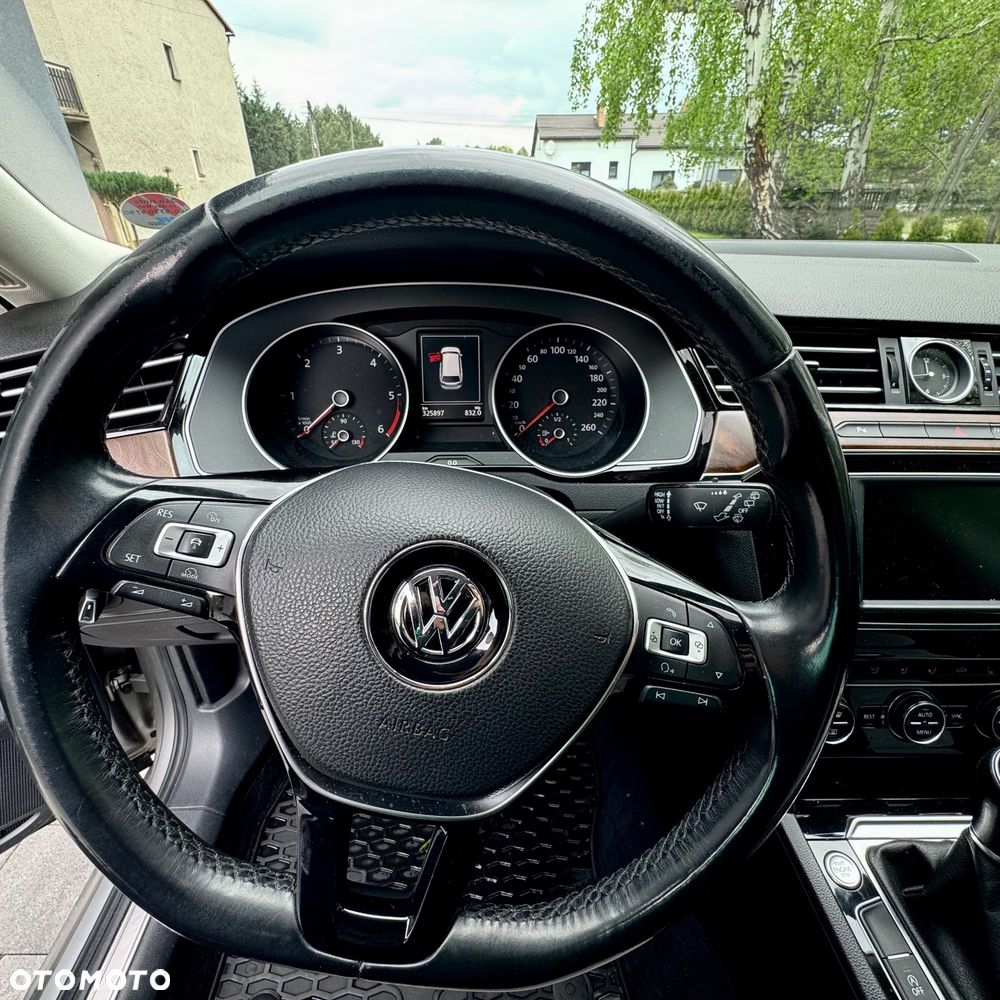 Volkswagen Passat 2.0 TDI SCR Highline - 9