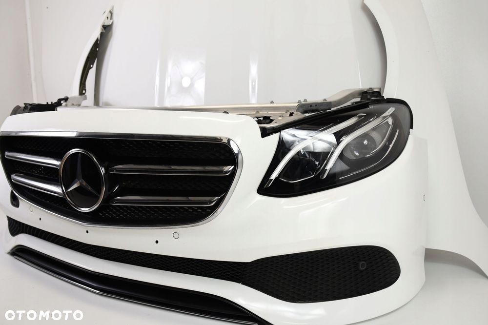 MERCEDES W238 MASKA BŁOTNIKI LAMPY CHŁODNICE PAS - 3