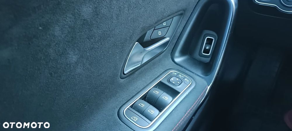 Mercedes-Benz CLA 250 e 8G-DCT AMG Line - 25