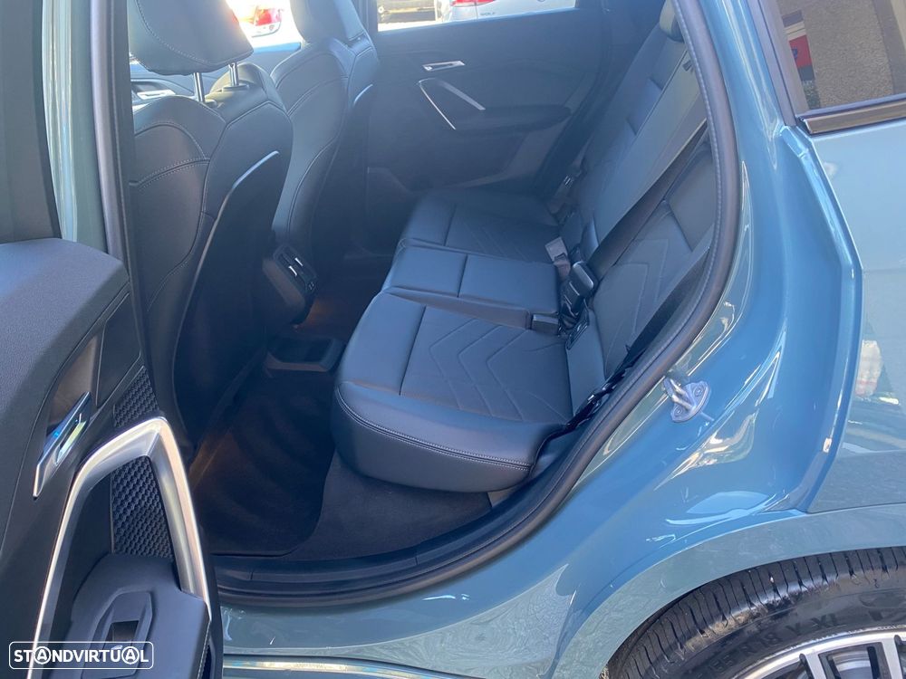 BMW iX1 eDrive20 Pack Desportivo M - 10