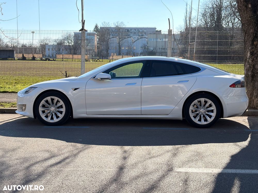 Tesla Model S - 3