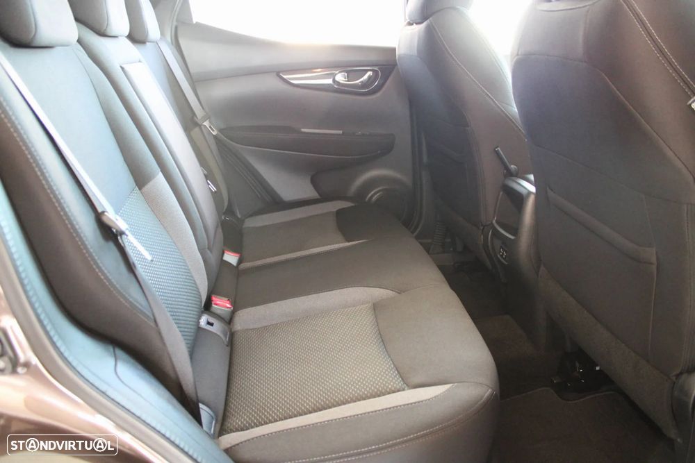 Nissan Qashqai 1.5 dCi N-Connecta J18 - 14