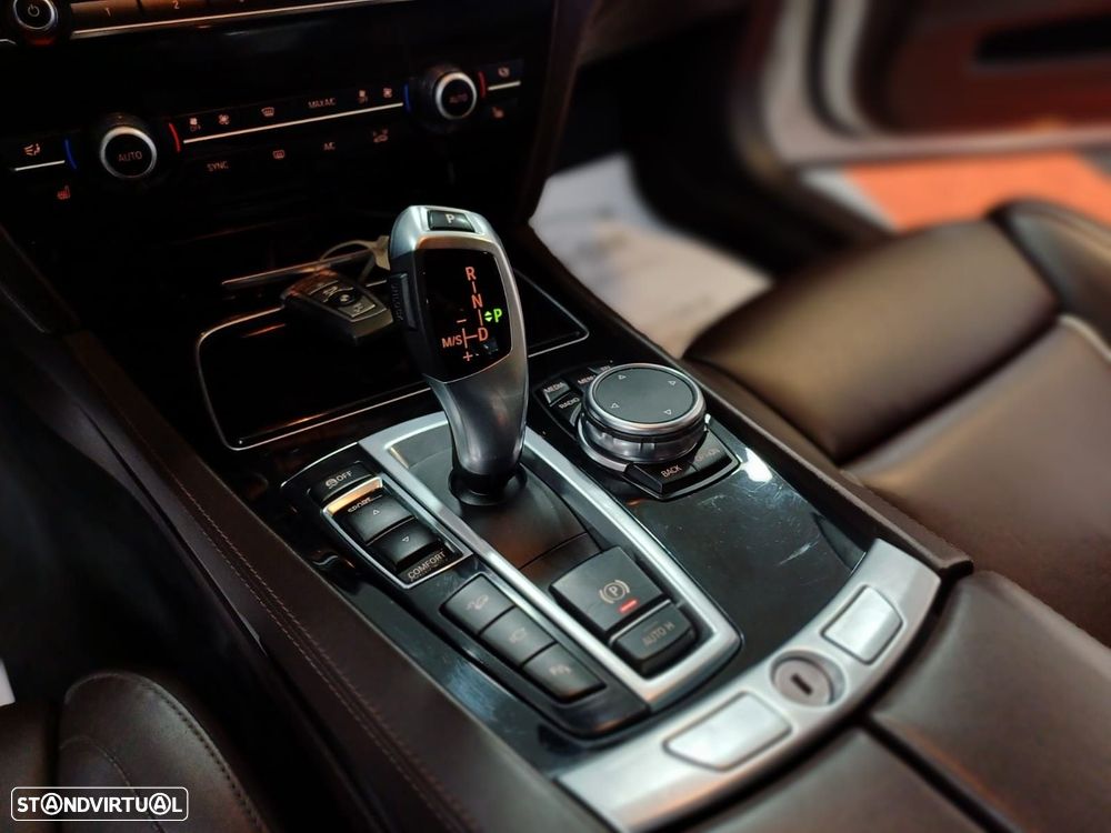 BMW 740 d xDrive Pack M - 24