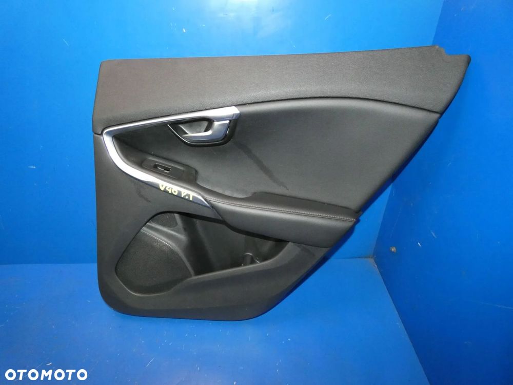 VOLVO V40 II BOCZEK TAPICERKA DRZWI PRAWY TYŁ - 1