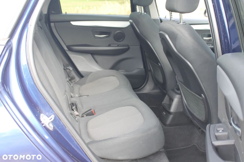 BMW Seria 2 216d - 19