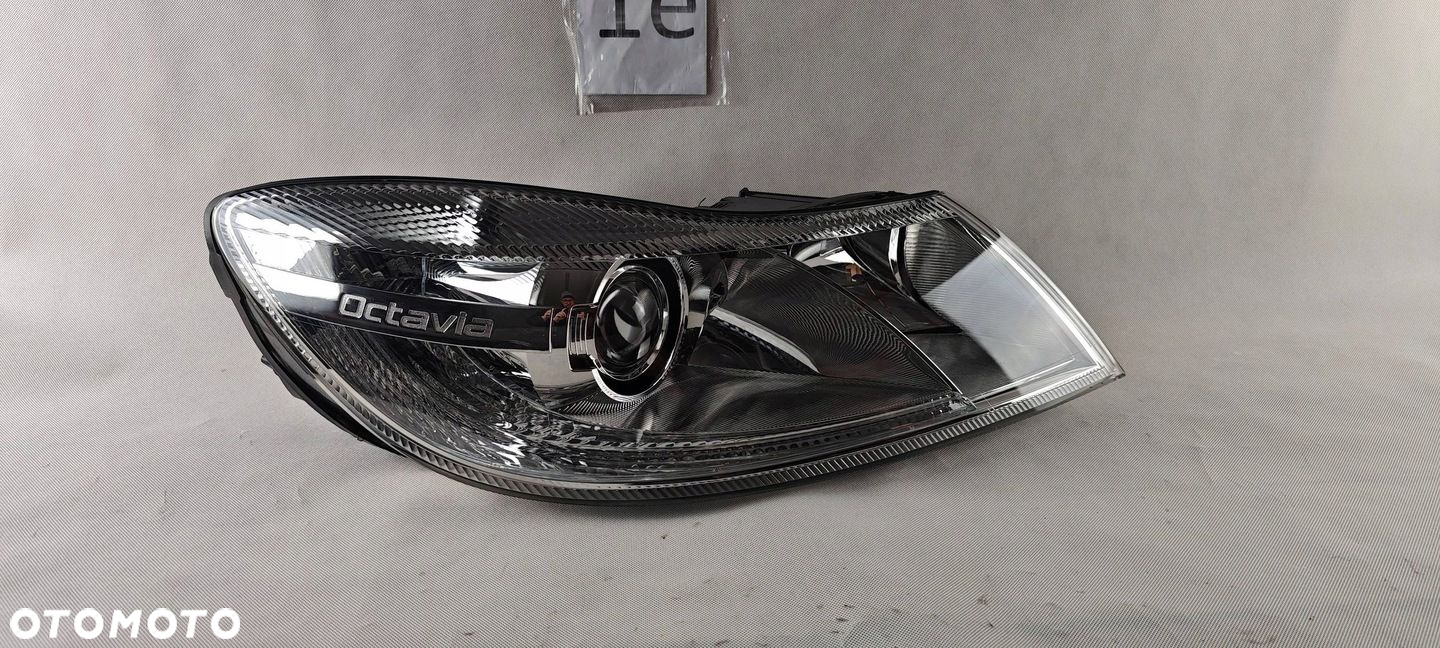 Skoda Octavia II LIFT XENON PRAWY REFLEKTOR LAMPA 1Z1941016G - 3