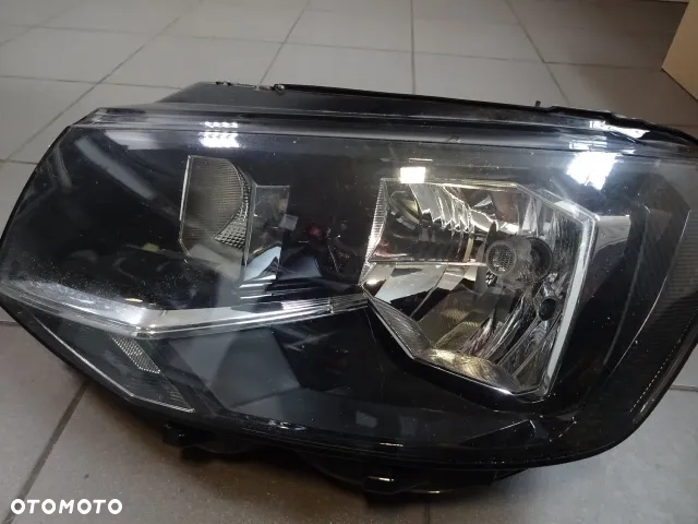 Lewa przednia lampa VW Transporter T6 - 2