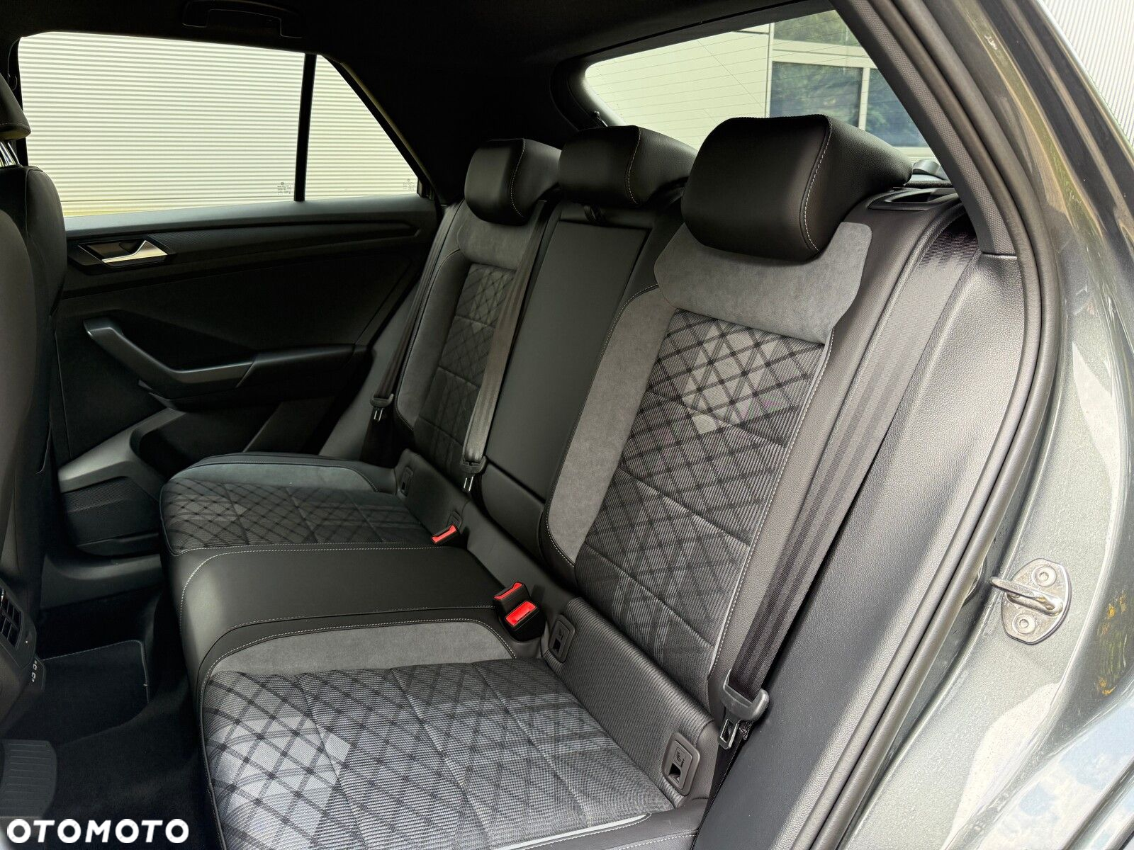 Volkswagen T-Roc - 13