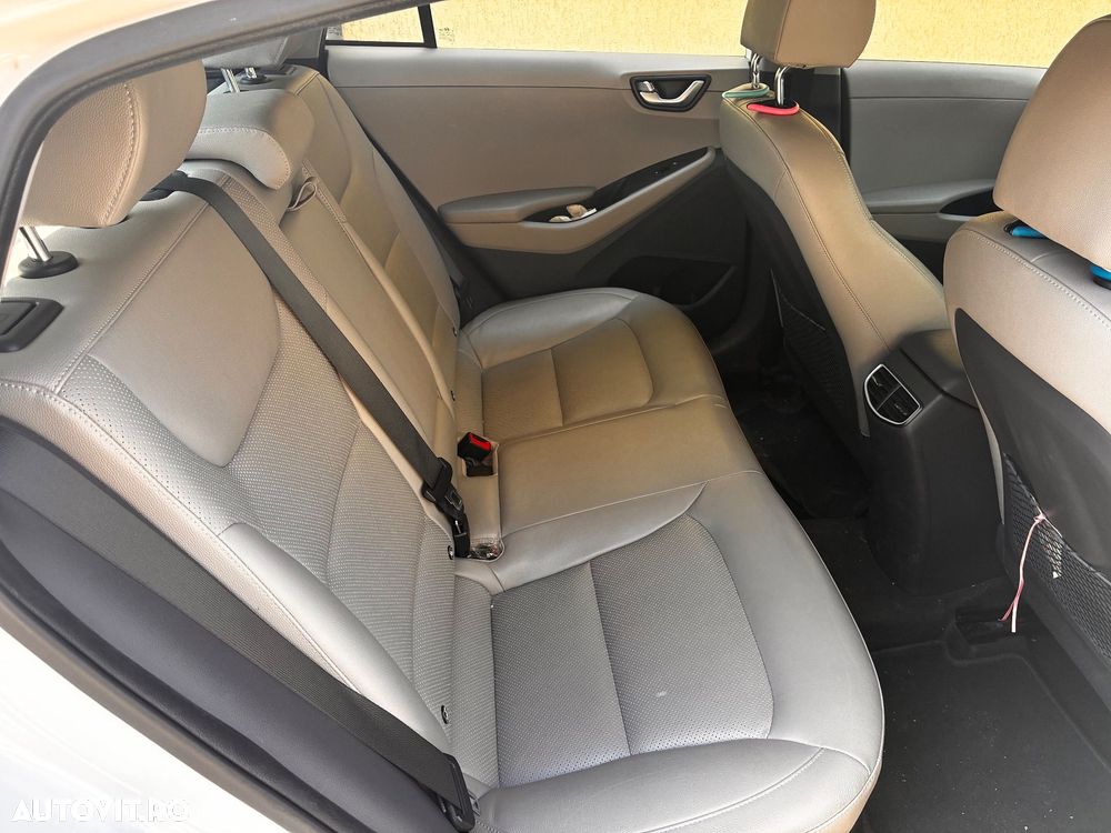 Hyundai IONIQ - 12