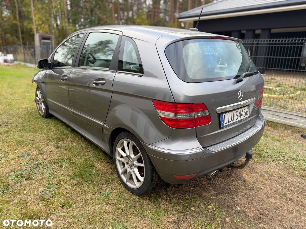 Mercedes-Benz B-Class 2009 photo 2