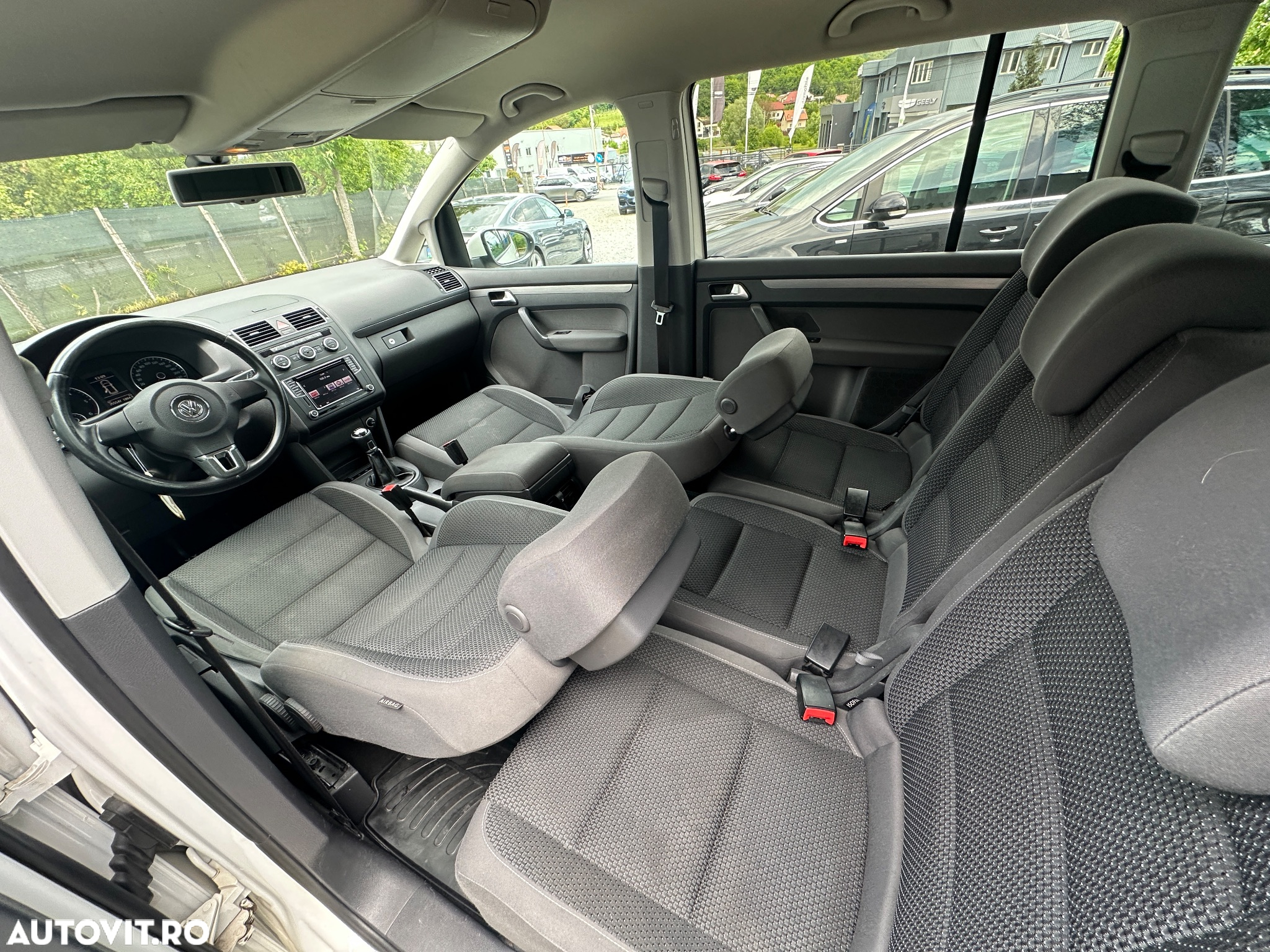 Volkswagen Touran 2.0 TDI BlueMotion Technology Comfortline - 22