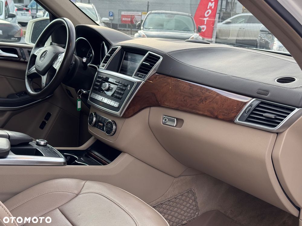 Mercedes-Benz GL 500 4Matic (BlueEFFICIENCY) 7G-TRONIC - 27