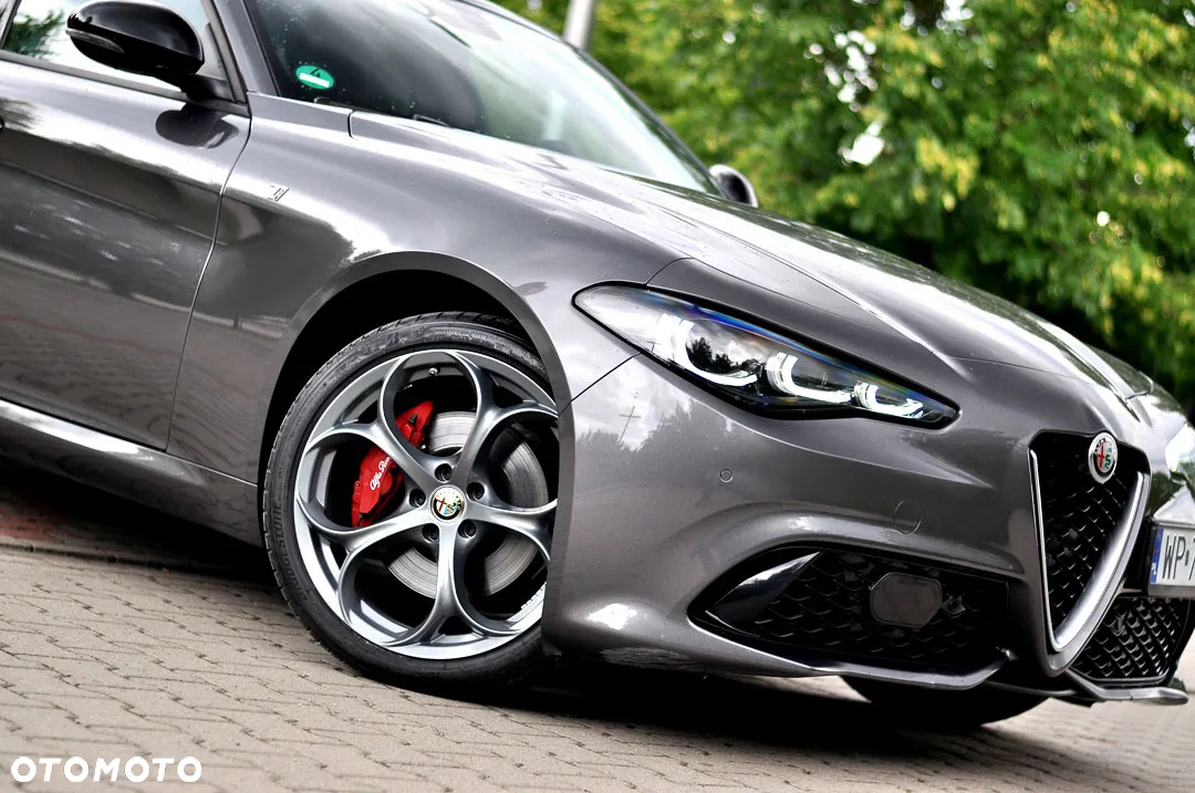 Alfa Romeo Giulia 2.0 Turbo 16V AT8-Q4 Ti - 11