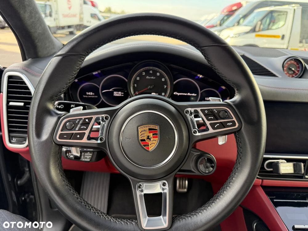Porsche Cayenne Turbo - 12