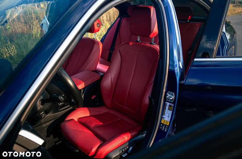 BMW Seria 3 328i xDrive Sport Line - 7