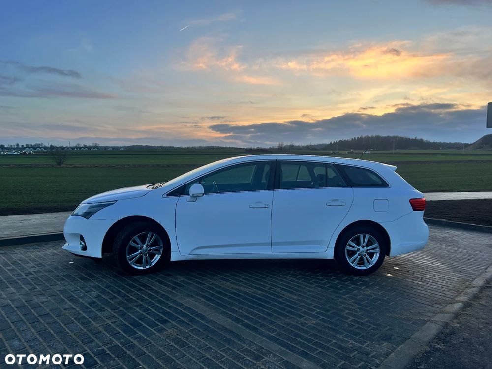 Toyota Avensis 2.0 D-4D Executive - 4