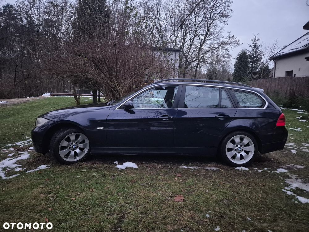 BMW Seria 3 325i - 4