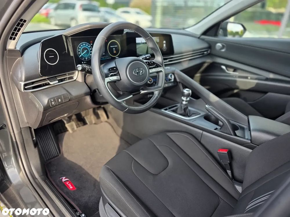 Hyundai Elantra - 18