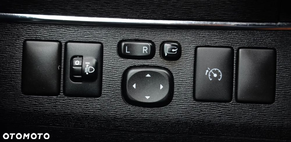 Toyota Avensis 2.0 D-4D - 25